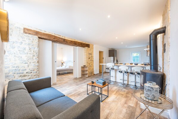 Télévision, cheminée