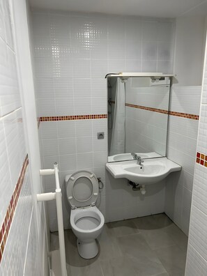 Ducha, secador de pelo, toallas