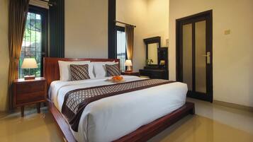 Desk, iron/ironing board, free WiFi