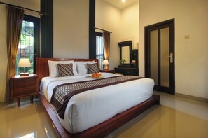 Villa, 2 Bedrooms | Desk, iron/ironing board, free WiFi