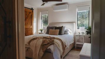 2 Schlafzimmer, Zimmersafe, Bügeleisen/Bügelbrett, WLAN