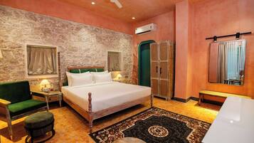 Suite, Garden View | Desk, free WiFi