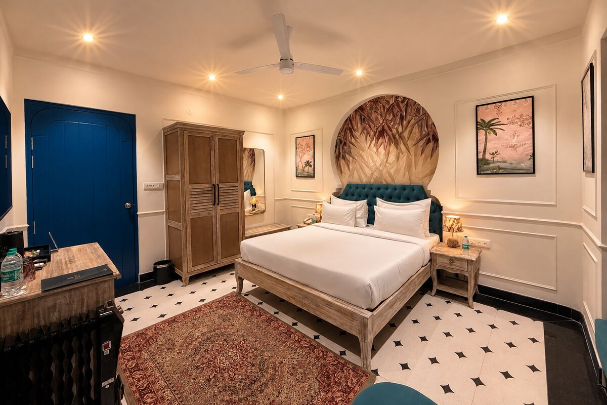 Presidential Family Suite | Desk, WiFi (free), bed sheets
