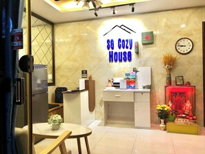 Reception - SG Cozy House - Self Check - In (Ben Thanh)