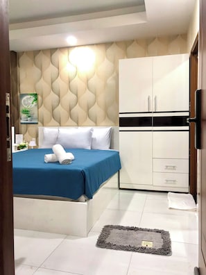 Standard Triple Room | Desk, free WiFi