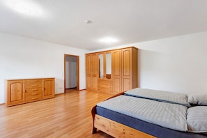 3 bedrooms, WiFi, bed sheets