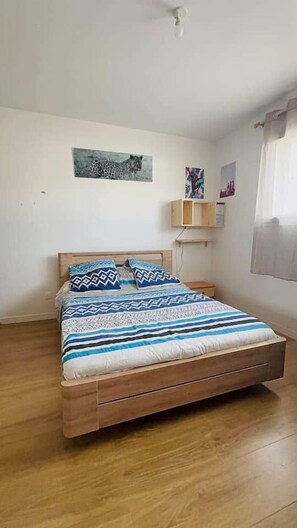 3 chambres, fer et planche à repasser, Wi-Fi, draps fournis