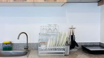 Kühlschrank, Mikrowelle, Herdplatte