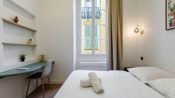 Fer et planche à repasser, Wi-Fi gratuit, draps fournis