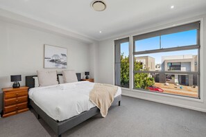 4 bedrooms, desk, iron/ironing board, WiFi