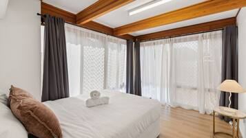 3 bedrooms, desk, iron/ironing board, WiFi