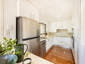 Refrigerador, microondas, horno, placa de cocina