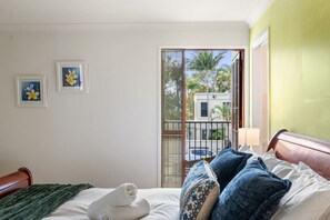 3 bedrooms, desk, iron/ironing board, WiFi