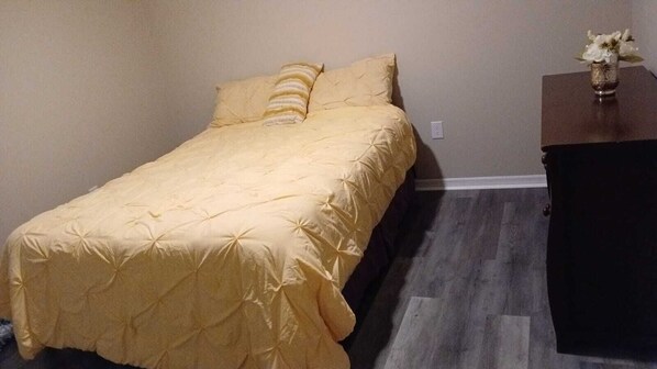 4 bedrooms, WiFi, bed sheets