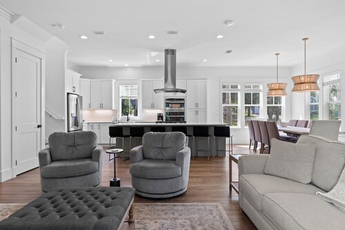 4BR Coastal Home + Walk to the Beach | Pool + Gym | Lagniappe at Blue Mountain