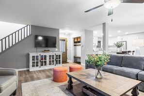 Smart TV, fireplace