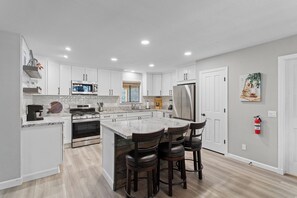 Kühlschrank, Ofen, Herdplatte, Geschirrspüler