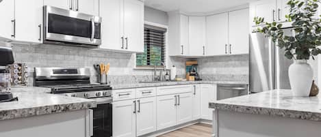 Refrigerador, horno, parrilla de estufa y lavavajillas