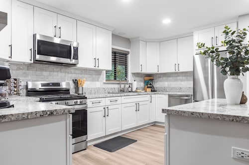 5BDR Stay w/ Fireplace, Game room & Family-Friendly Amenities | Arrowhead Chalet