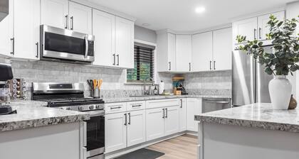 5BDR Stay w/ Fireplace, Game room & Family-Friendly Amenities | Arrowhead Chalet