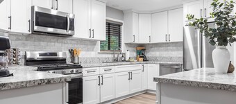 5BDR Stay w/ Fireplace, Game room & Family-Friendly Amenities | Arrowhead Chalet