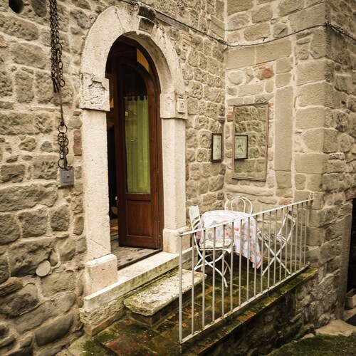 Country House / Farm House in Forcella with 2 bedrooms sleeps 5