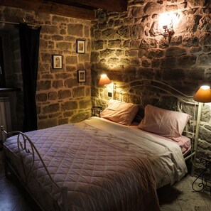 2 bedrooms, travel cot, free WiFi