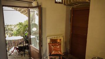 2 bedrooms, travel cot, free WiFi