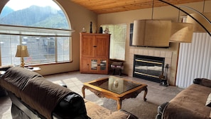 TV, fireplace