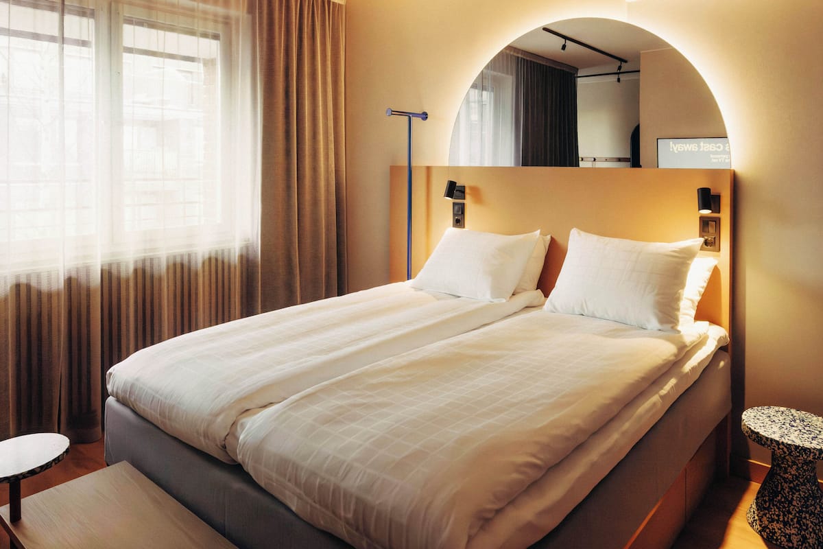 Blackout drapes, WiFi (free), bed sheets