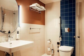 Room, 1 Queen Bed | Bathroom | Shower, free toiletries, hair dryer, towels - Scandic Go, Västra Norrlandsgatan 13 (Umea)