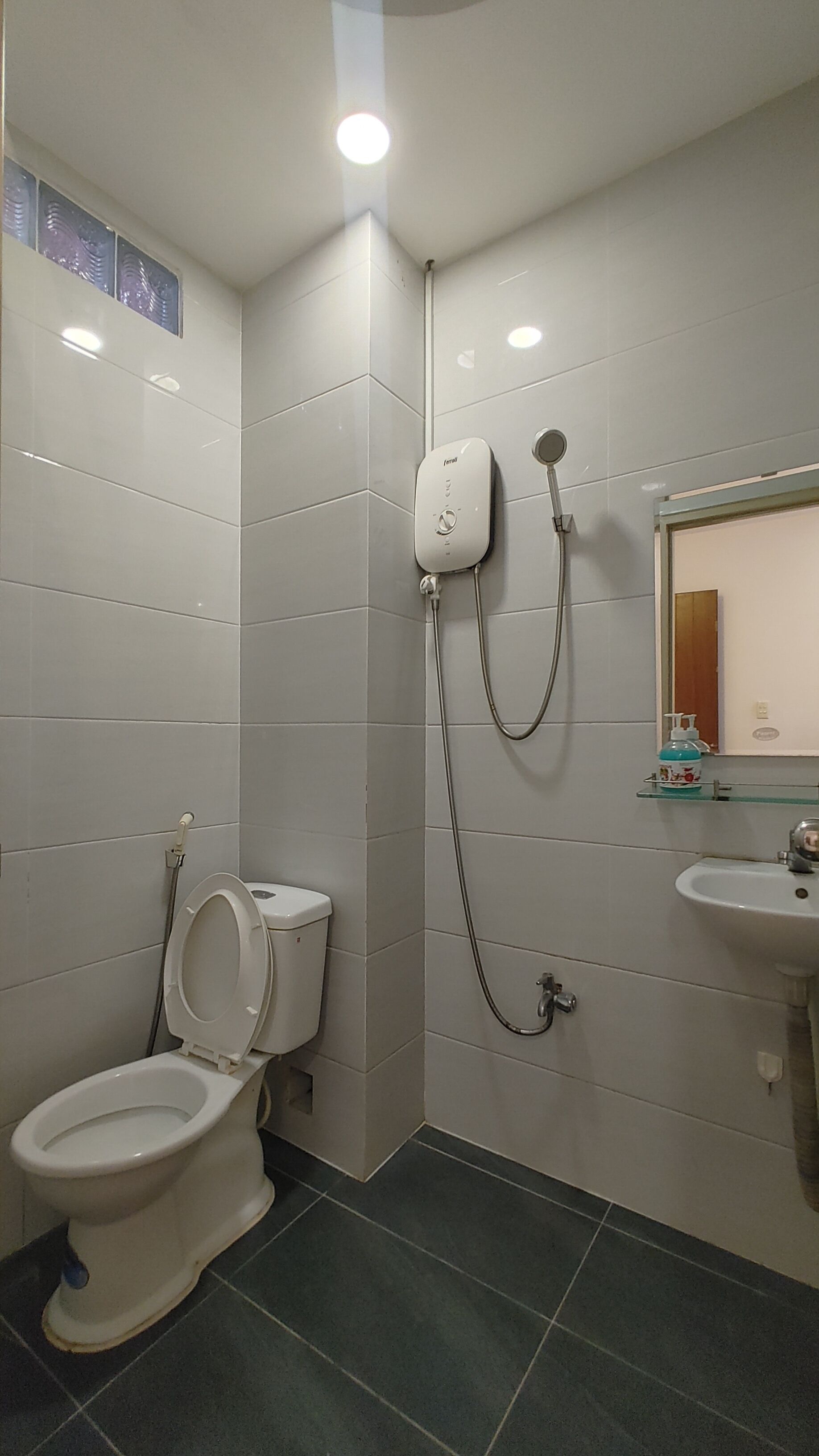 슈피리어 더블룸, 시내 전망 | 욕실 | 샤워 시설, 무료 세면용품, 헤어드라이어, 슬리퍼