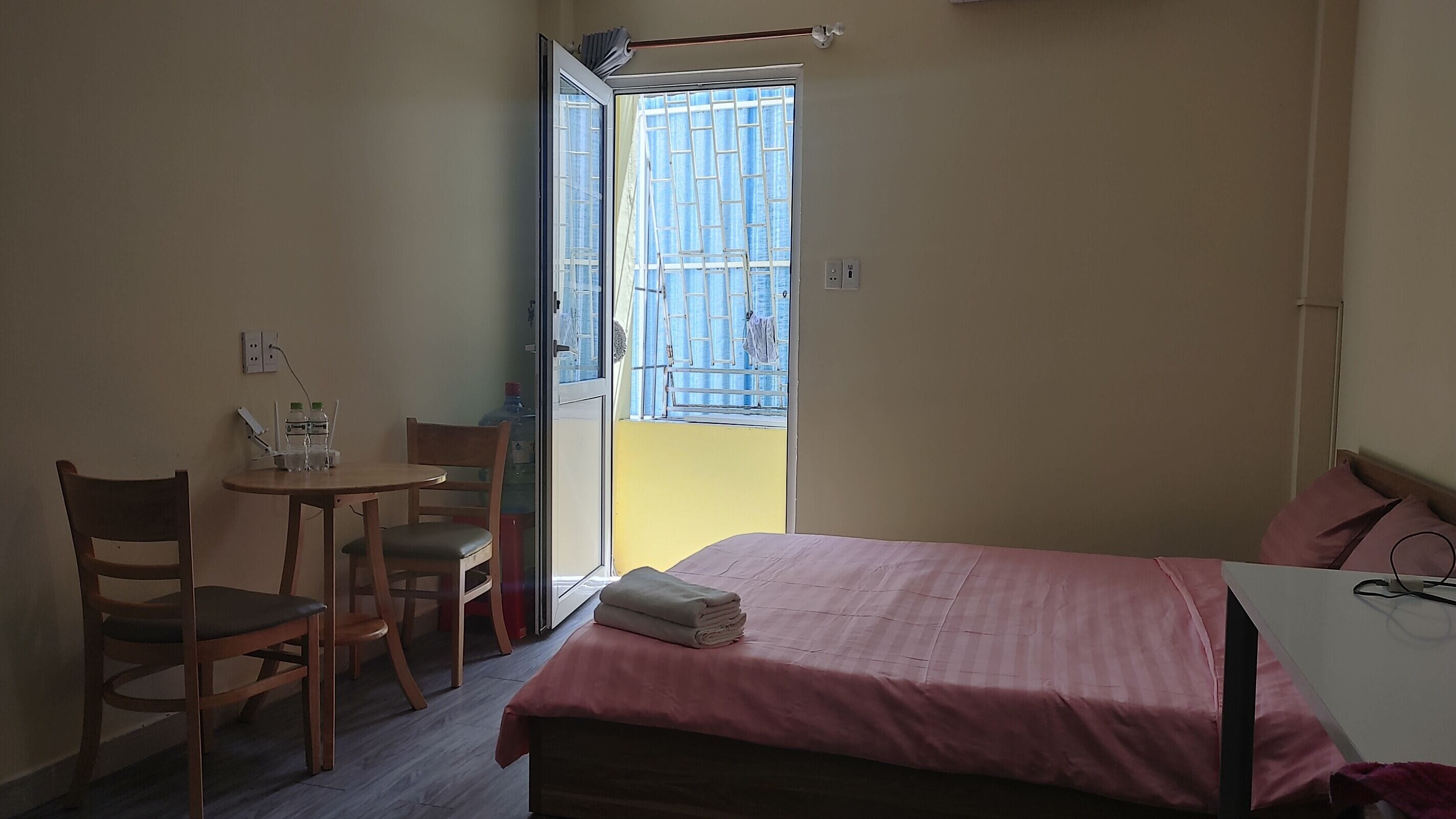 Studio familial, patio | Bureau, fer et planche à repasser, accès au Wi-Fi (inclus)