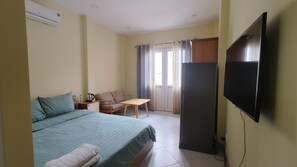 Deluxe Double Room, Balcony, City View | Desk, iron/ironing board, free WiFi - D Home 2 (Nguyen Cu Trinh)