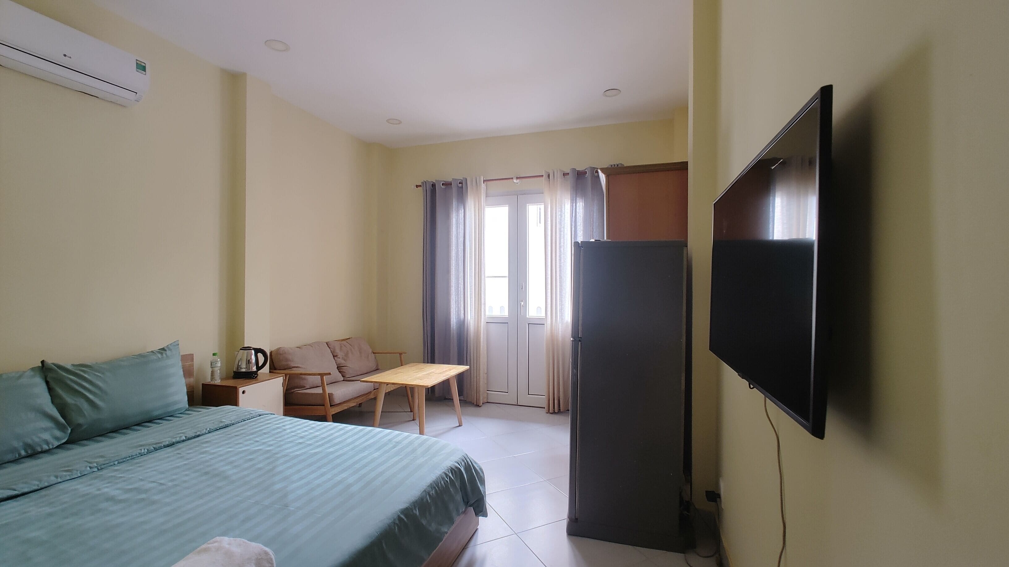 Deluxe-Doppelzimmer, Balkon, Stadtblick | Schreibtisch, Bügeleisen/Bügelbrett, kostenloses WLAN