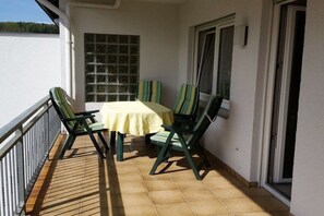 Outdoor dining - One-bedroom apartment (Waldsolms)