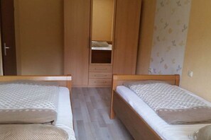 1 chambre, fer et planche à repasser, accès au Wi-Fi (inclus)