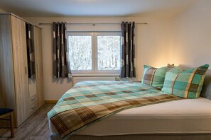 9 Schlafzimmer, Bügeleisen/Bügelbrett, Reisekinderbett, kostenloses WLAN