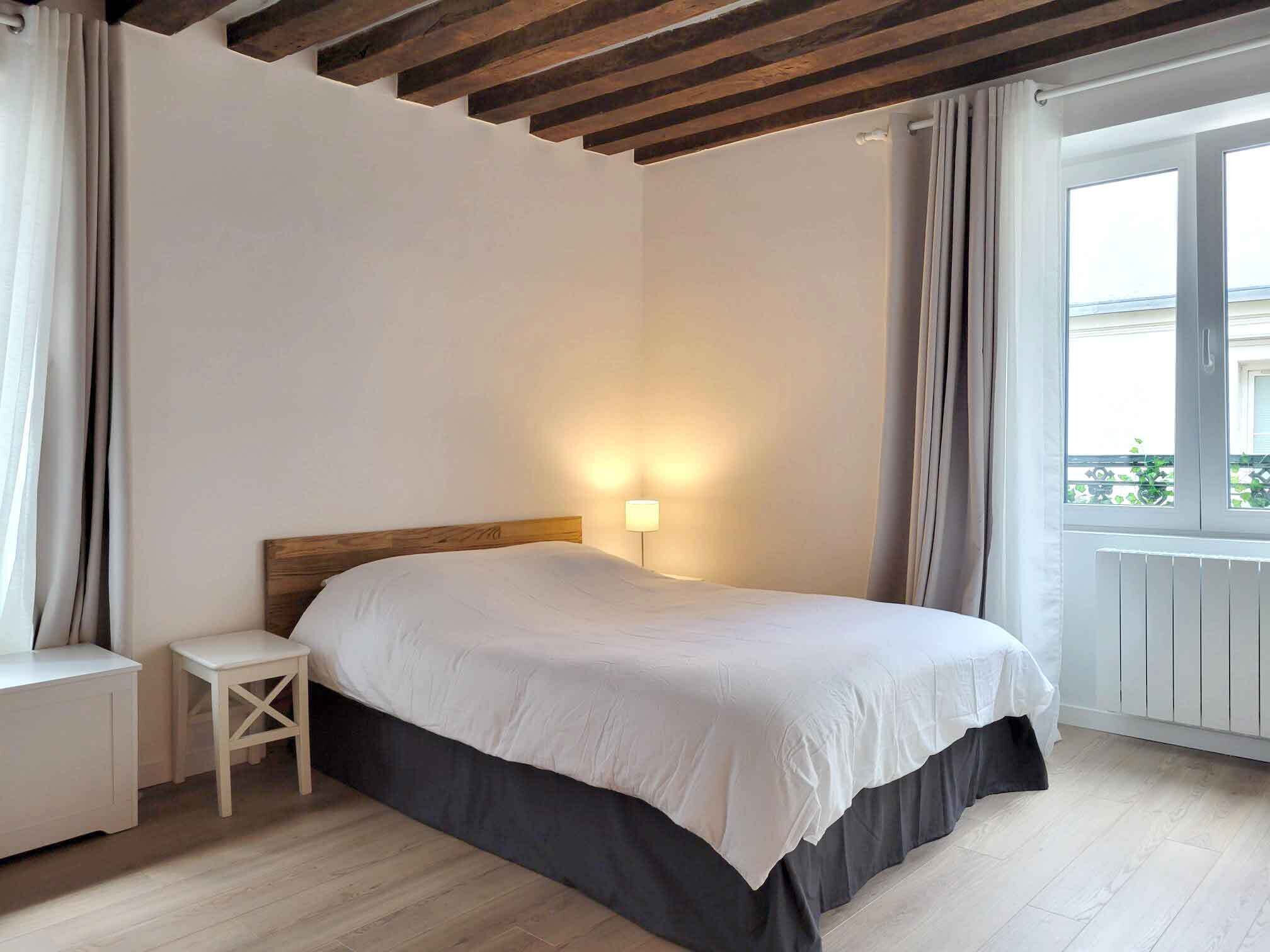 1 habitación, tabla de planchar con plancha y acceso a internet 