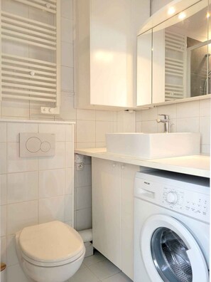 Hair dryer, towels, soap, toilet paper - Cozy nest in the heart of Paris (Paris)