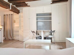 1 bedroom, iron/ironing board, Internet, bed sheets