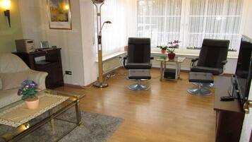 Smart TV, chimenea y estéreo