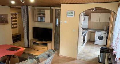 Holz-Ferienhaus mit Wintergarten