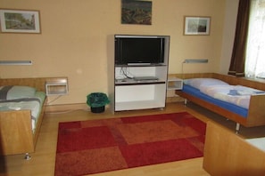 2 bedrooms, free WiFi, bed sheets