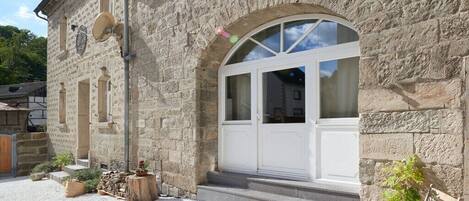 تفاصيل الفندق من الخارج