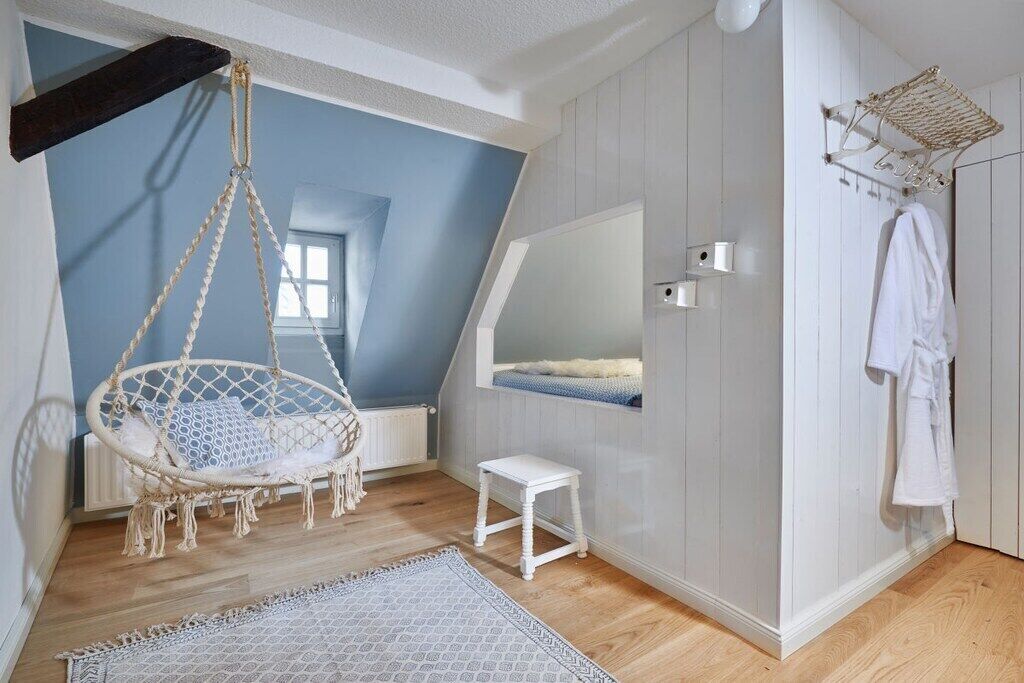 6 Schlafzimmer, Schreibtisch, Bügeleisen/Bügelbrett, Reisekinderbett