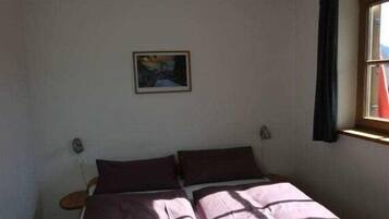 1 bedroom, internet, bed sheets