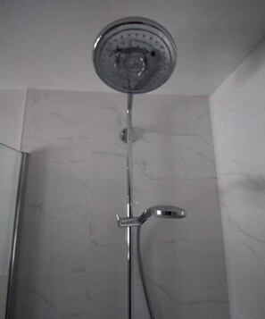 Shower - Hupfleitenjoch in Haus Zugspitze (Grainau)