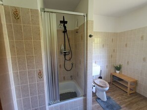 Hair dryer, towels, soap - Thirtythix - Modern furnished vacation apartment with lake view and balcony in (Winterberg)
