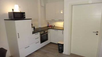 Kühlschrank, Ofen, Herdplatte, Geschirrspüler